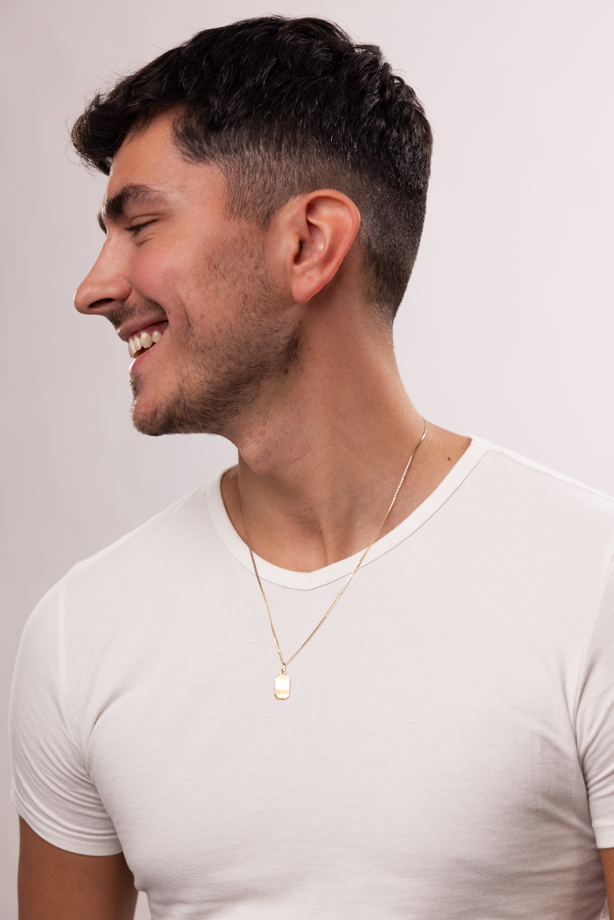 Złota zawieszka z satynowanym paskiem, próba 585