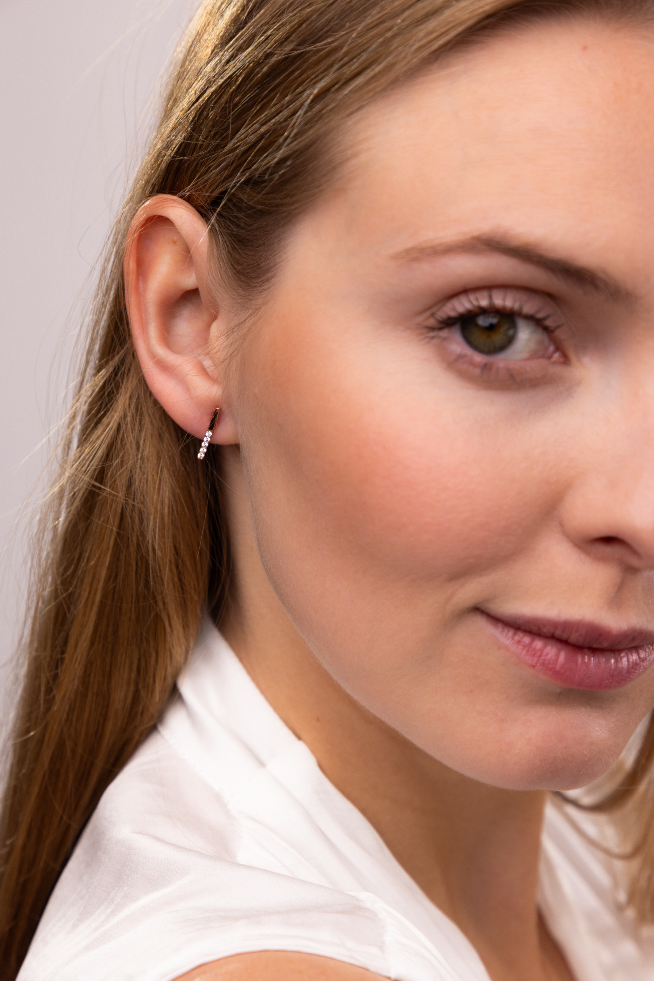 Kolczyki patyczki z cyrkoniami na sztyfcie z różowego złota, próba 585