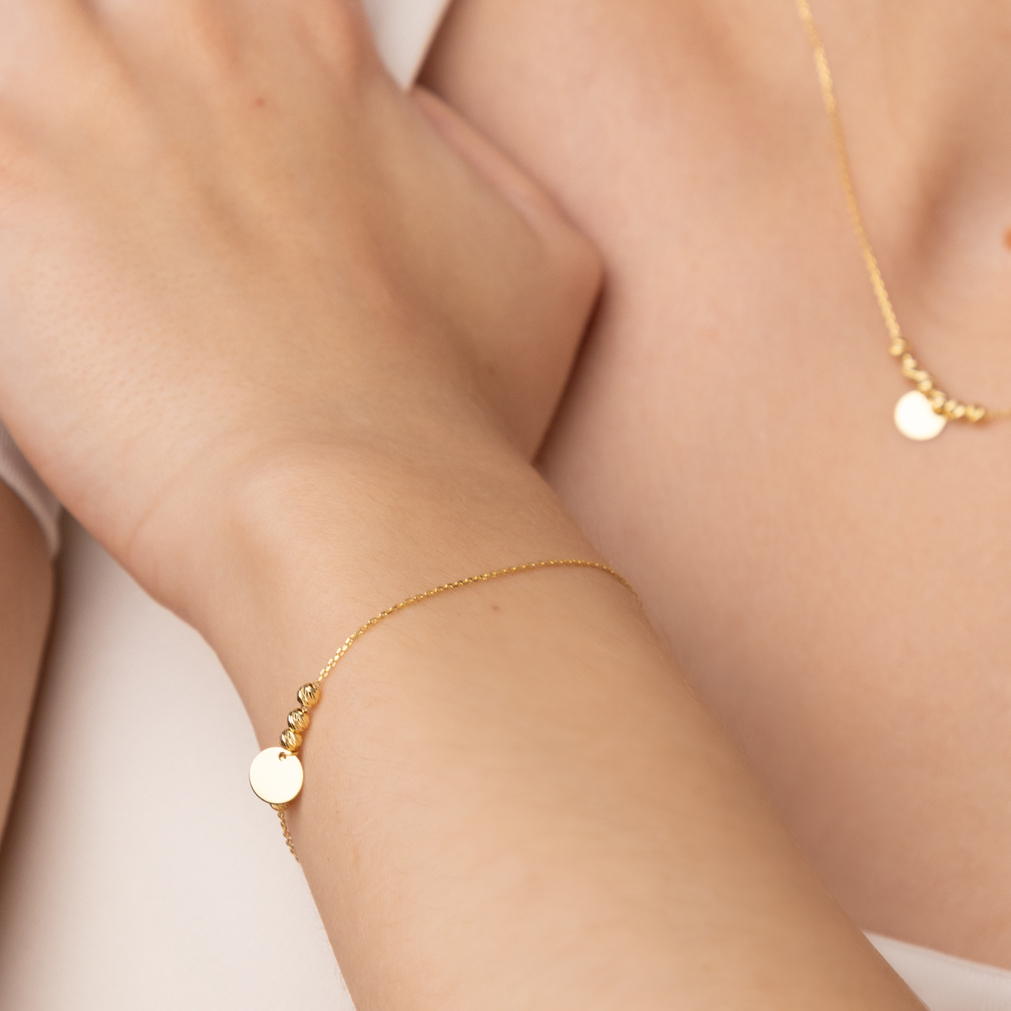 Bransoletka złota z kuleczkami i gładką blaszką, próba 585