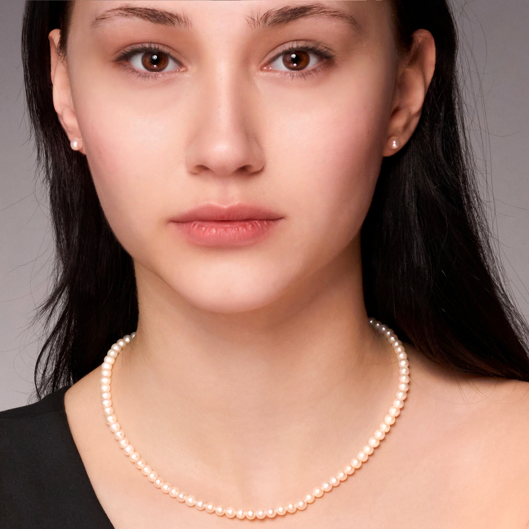 Kolczyki złote sztyfty z perłami naturalnymi o średnicy 5 mm, próba 585