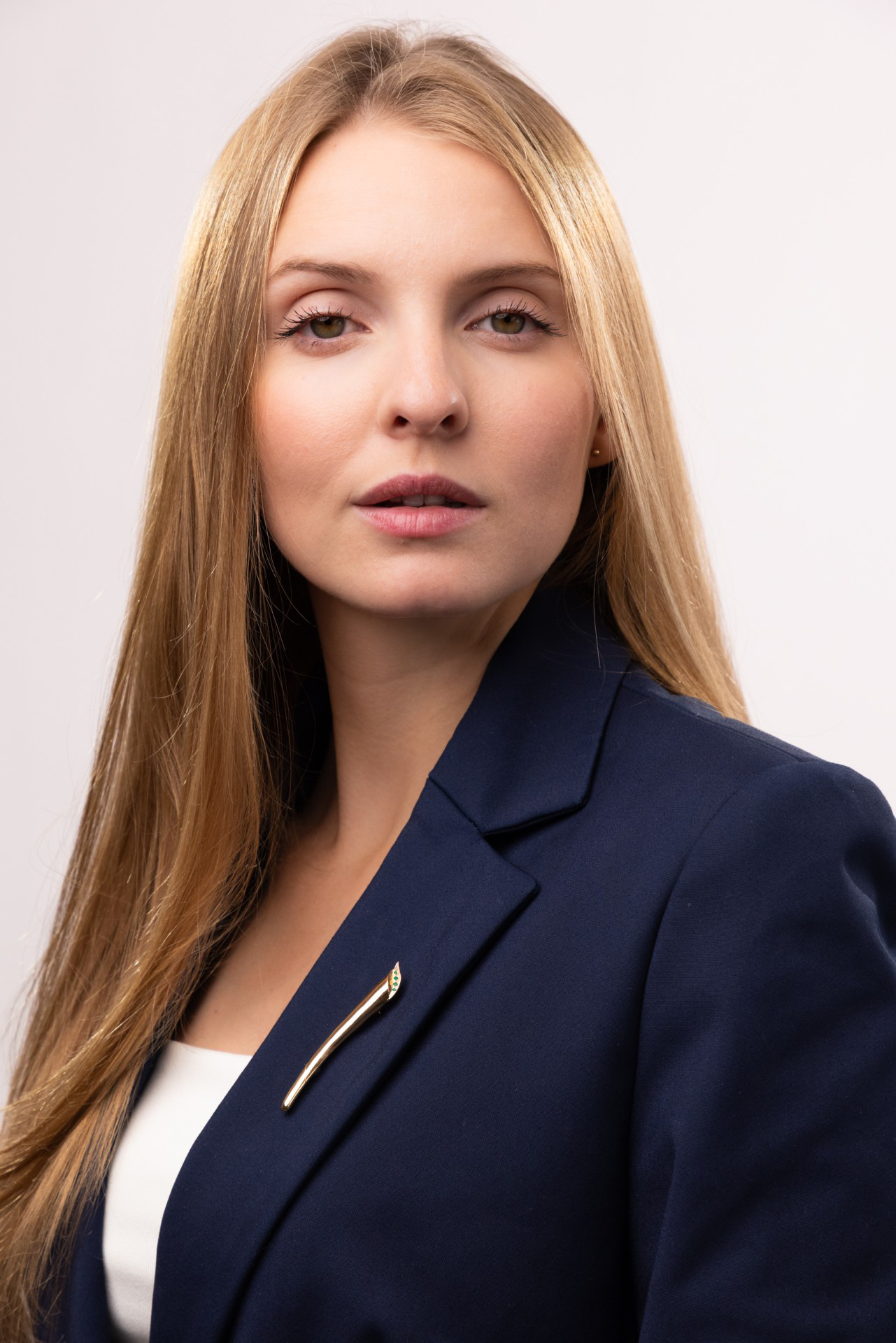 Złota broszka ze szmaragdami 0.06 ct, próba 585