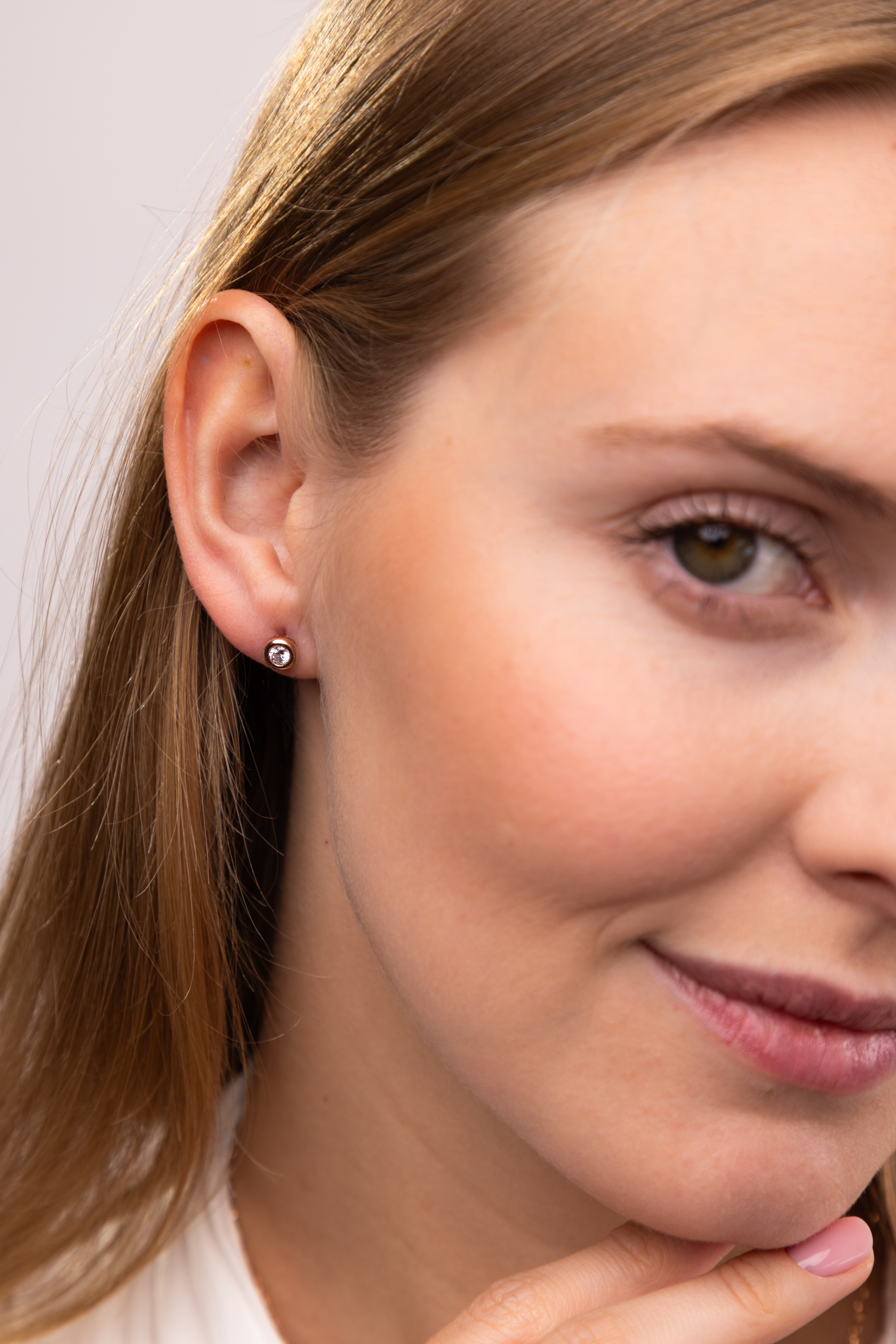 Sztyfty z różowego złota z cyrkoniami, średnica 5,5 mm, próba 585