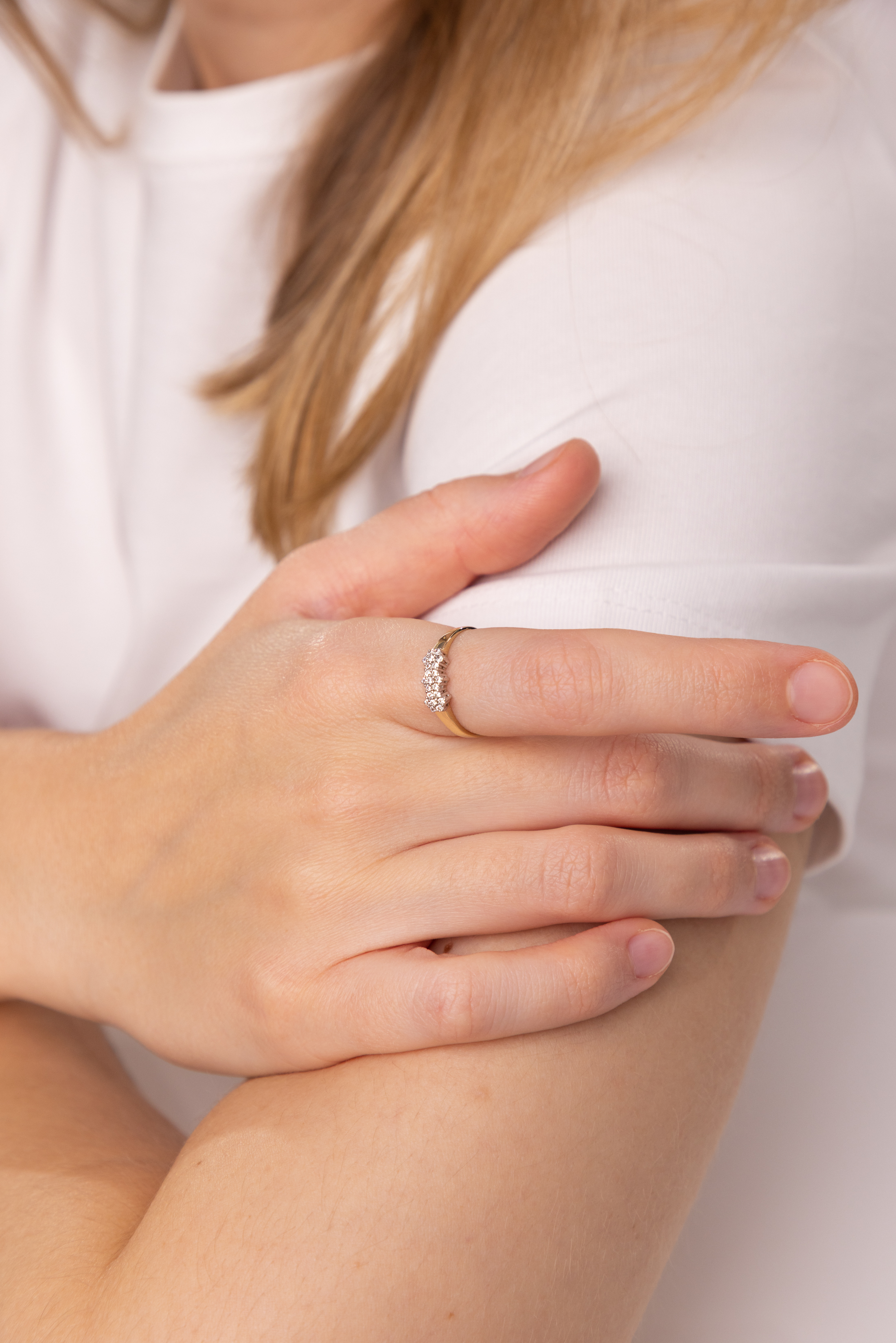 Pierścionek złoty z białymi cyrkoniami, rozmiar 14, próba 585