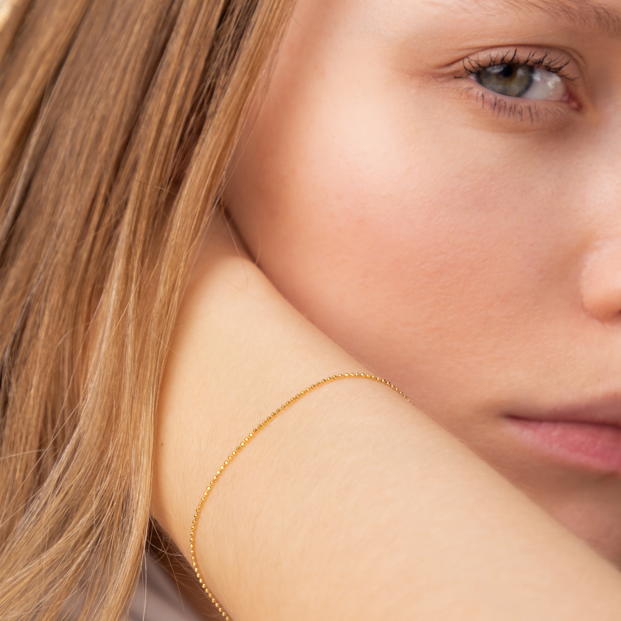 Delikatna złota bransoleta o splocie kuleczkowym, długość 19 cm, próba 585