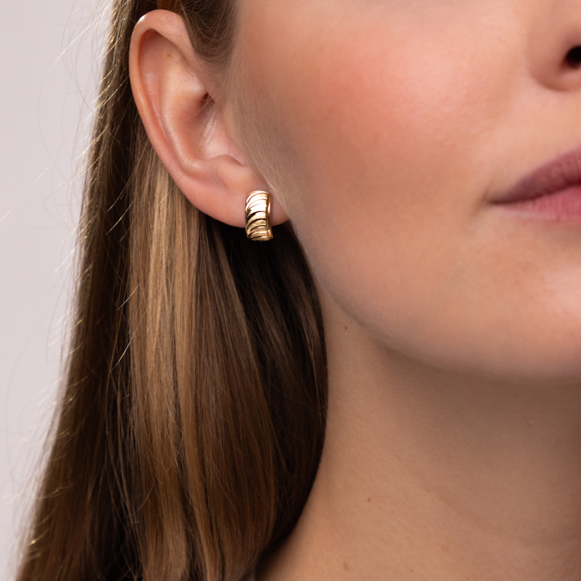 Pięknie zdobione złote kolczyki, próba 585