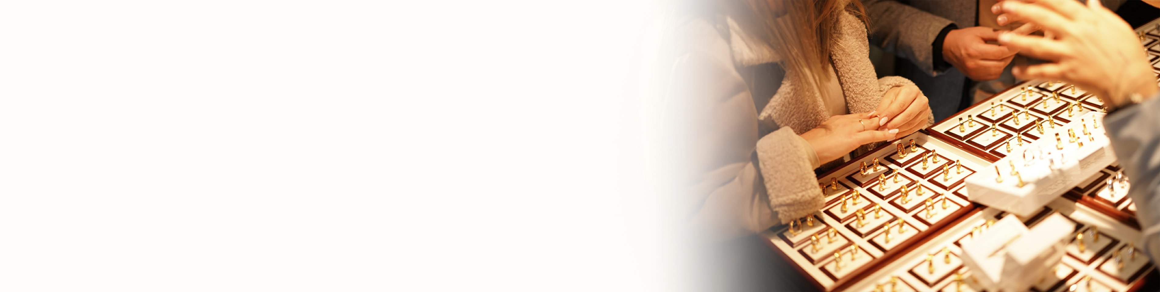 Para na targach ślubnych wybiera obrączki OCH!