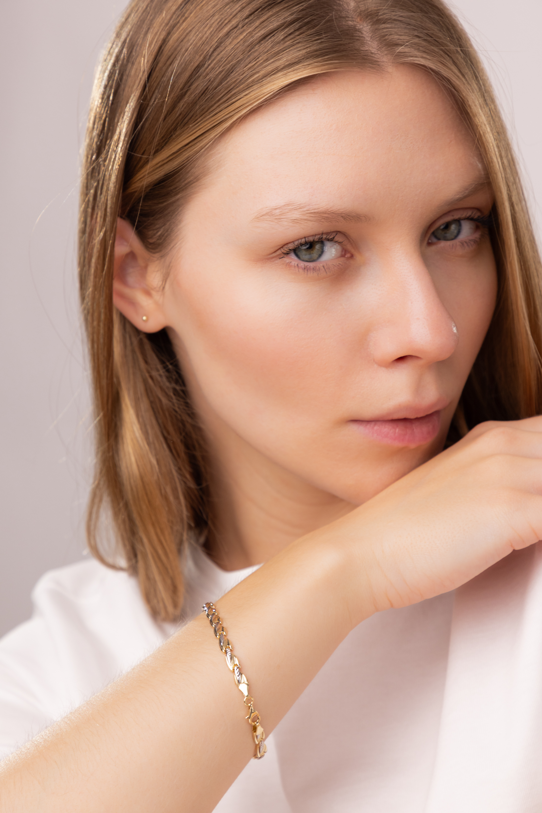 Bransoletka złota z rodowanymi zdobieniami, próba 585