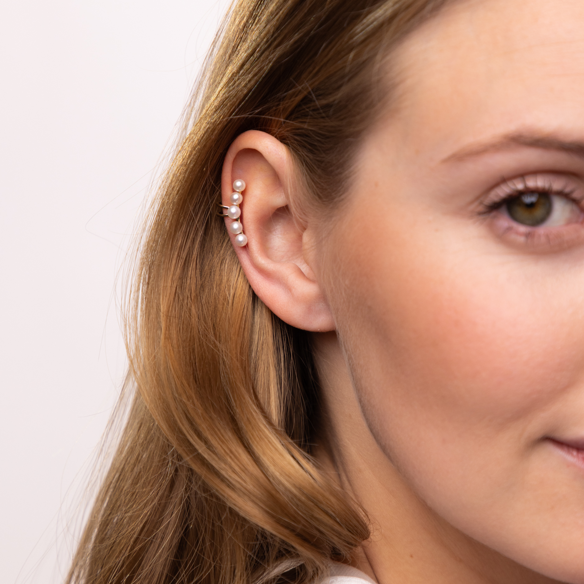 Nausznica złota z perłami hodowanymi, próba 585