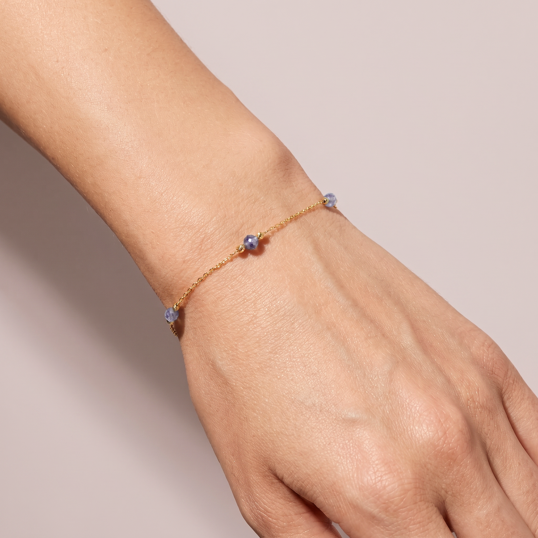 Bransoleta złota z naturalnymi tanzanitami, próba 585