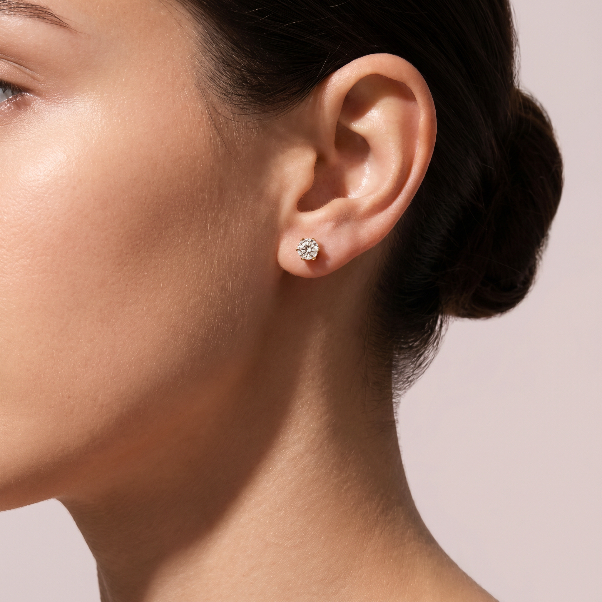 Kolczyki złote sztyfty z białą cyrkonią o średnicy 6 mm, próba 585