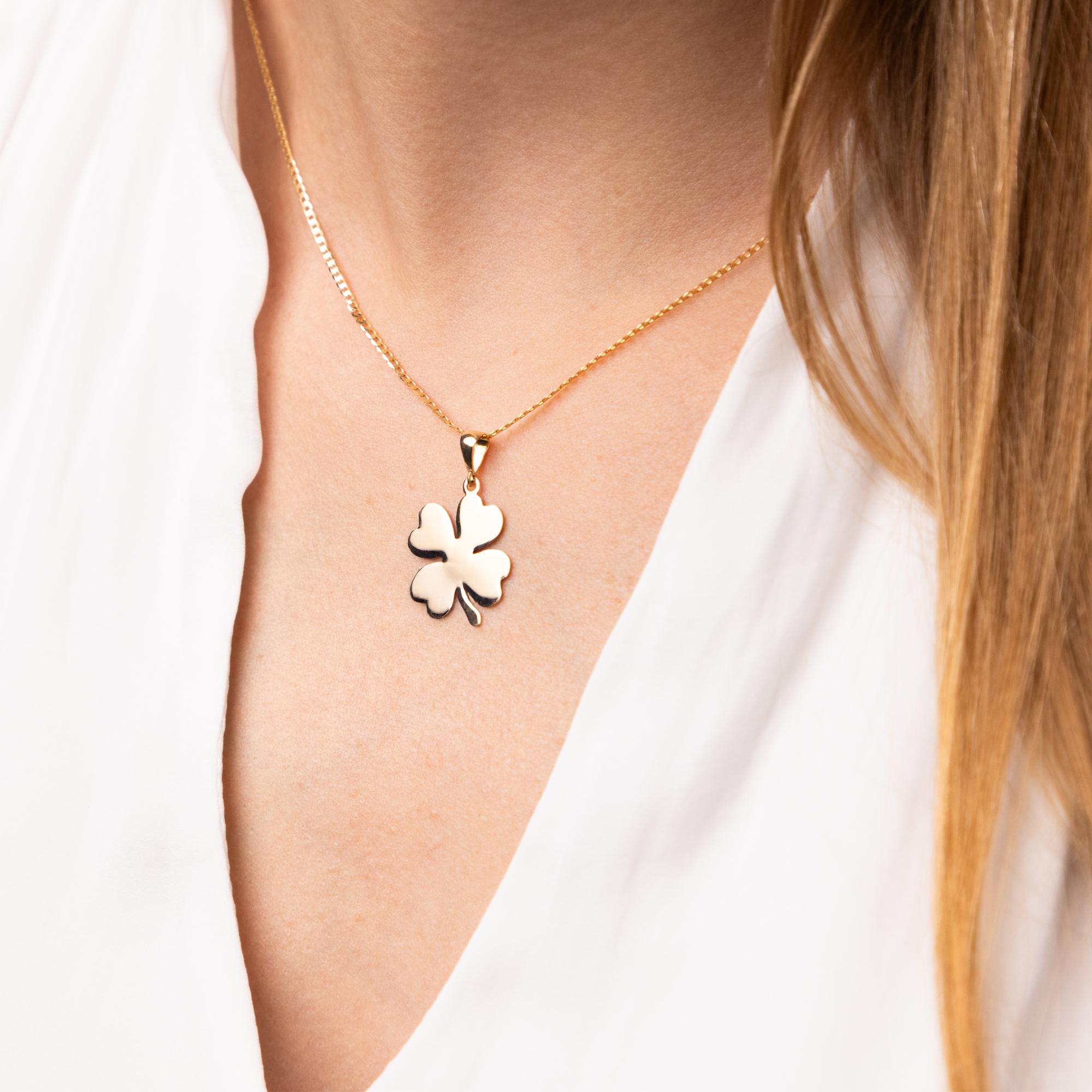 Złota zawieszka w kształcie gładkiej czterolistnej koniczyny, próba 585