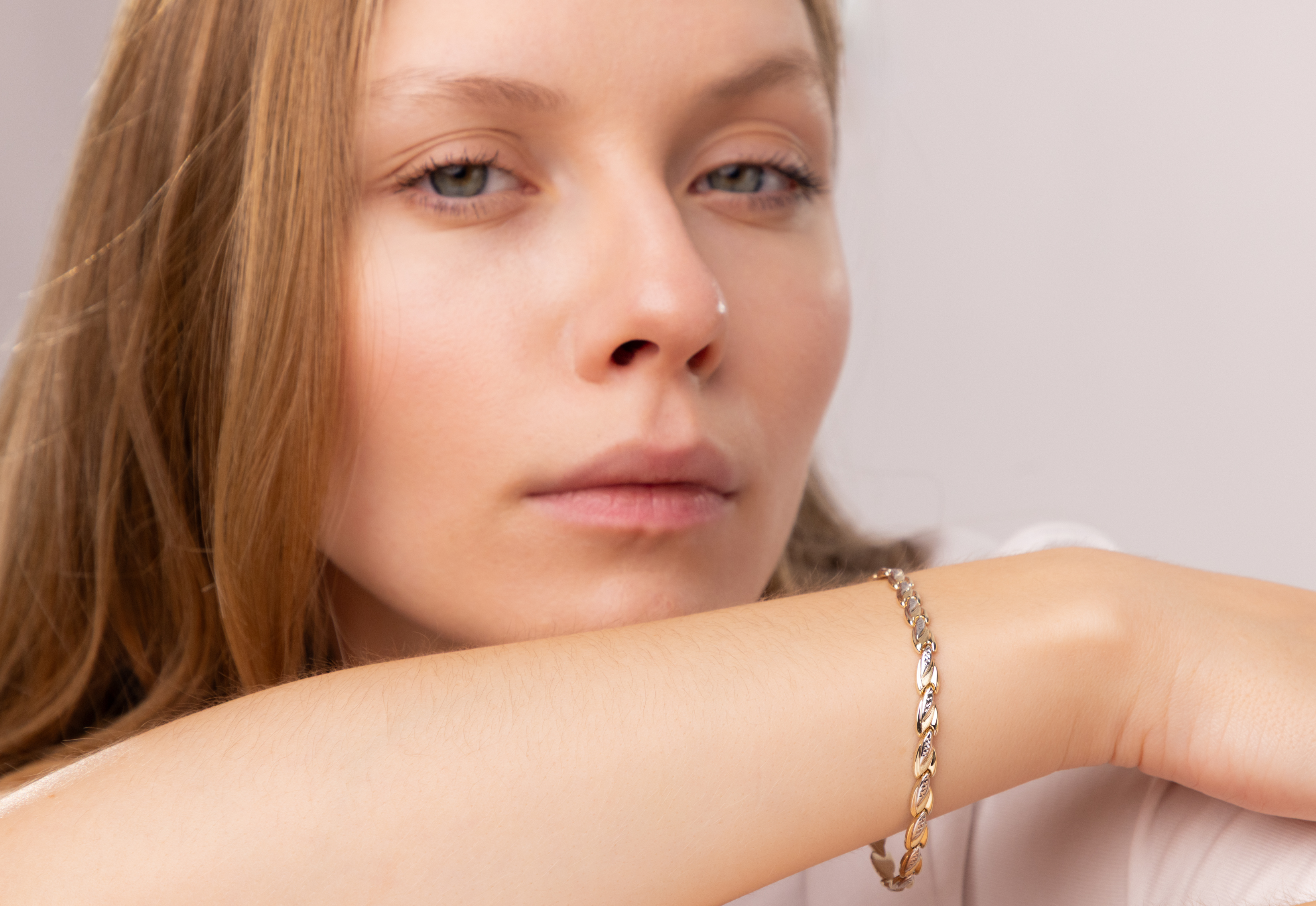 Bransoletka złota z rodowanymi zdobieniami, próba 585