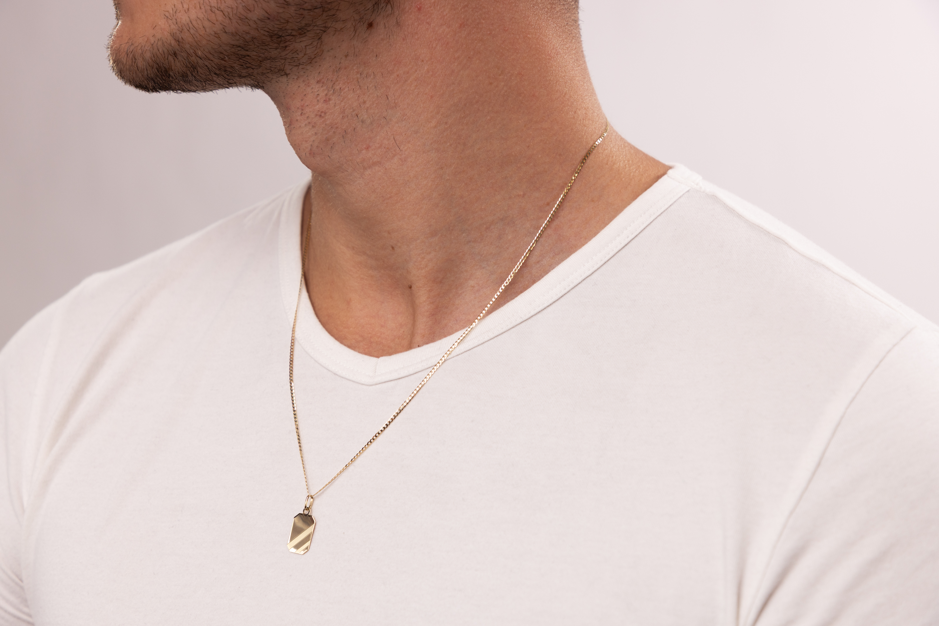 Złota zawieszka z satynowanymi paskami, próba 585