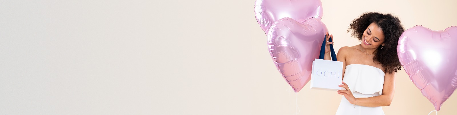 Dziewczyna z balonami i torebka z biżuterią OCH!