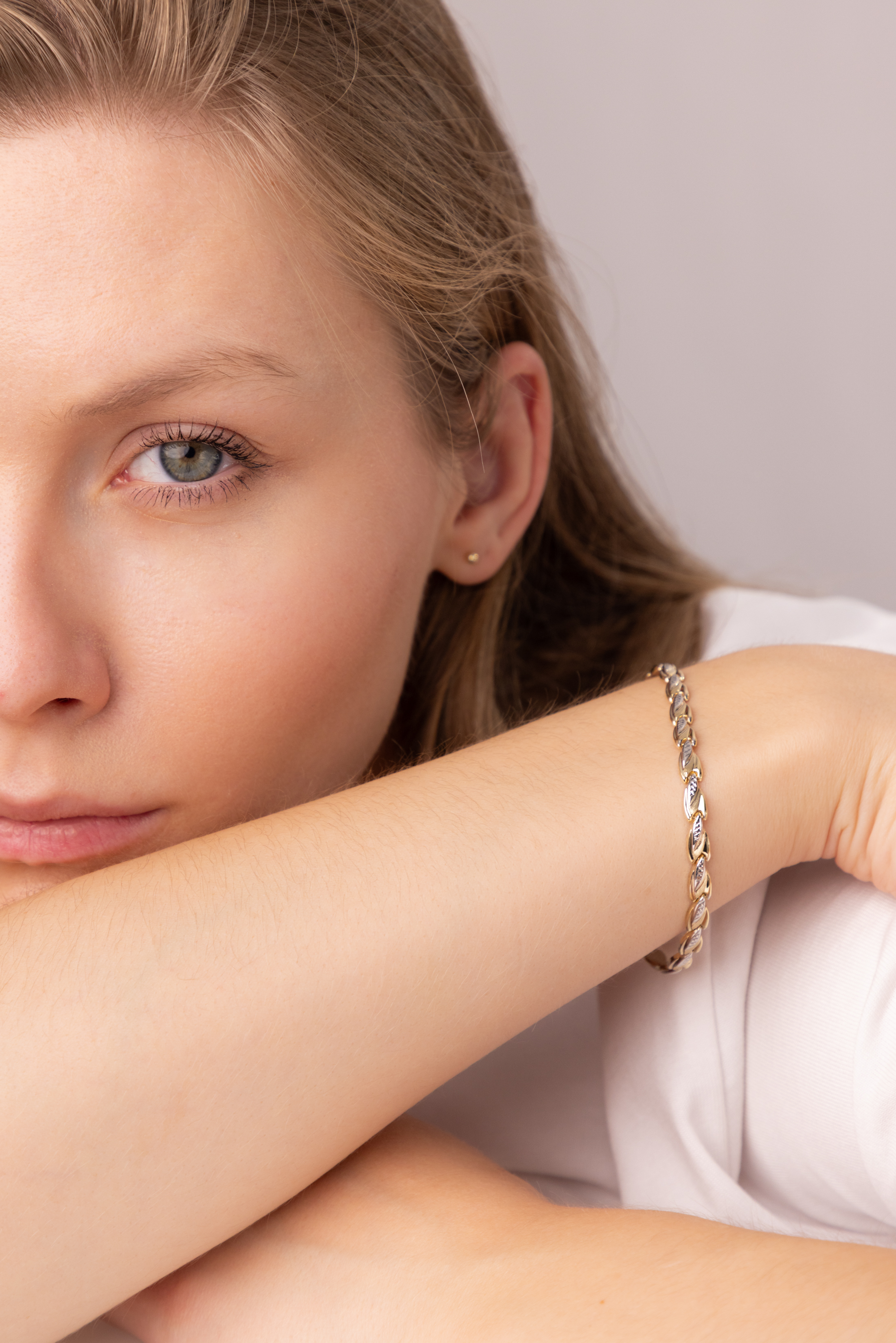 Bransoletka złota z rodowanymi zdobieniami, próba 585