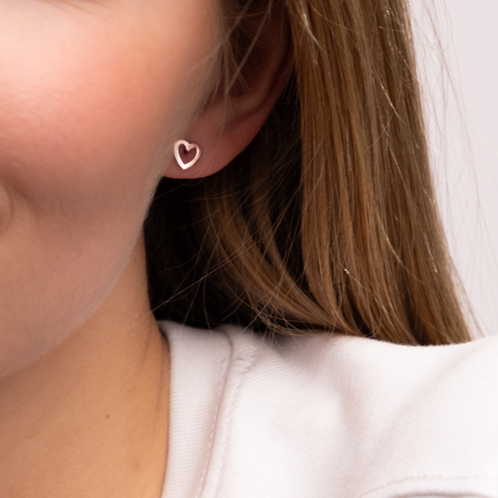 Ażurowe kolczyki sztyfty z różowego złota w kształcie serca, próba 585