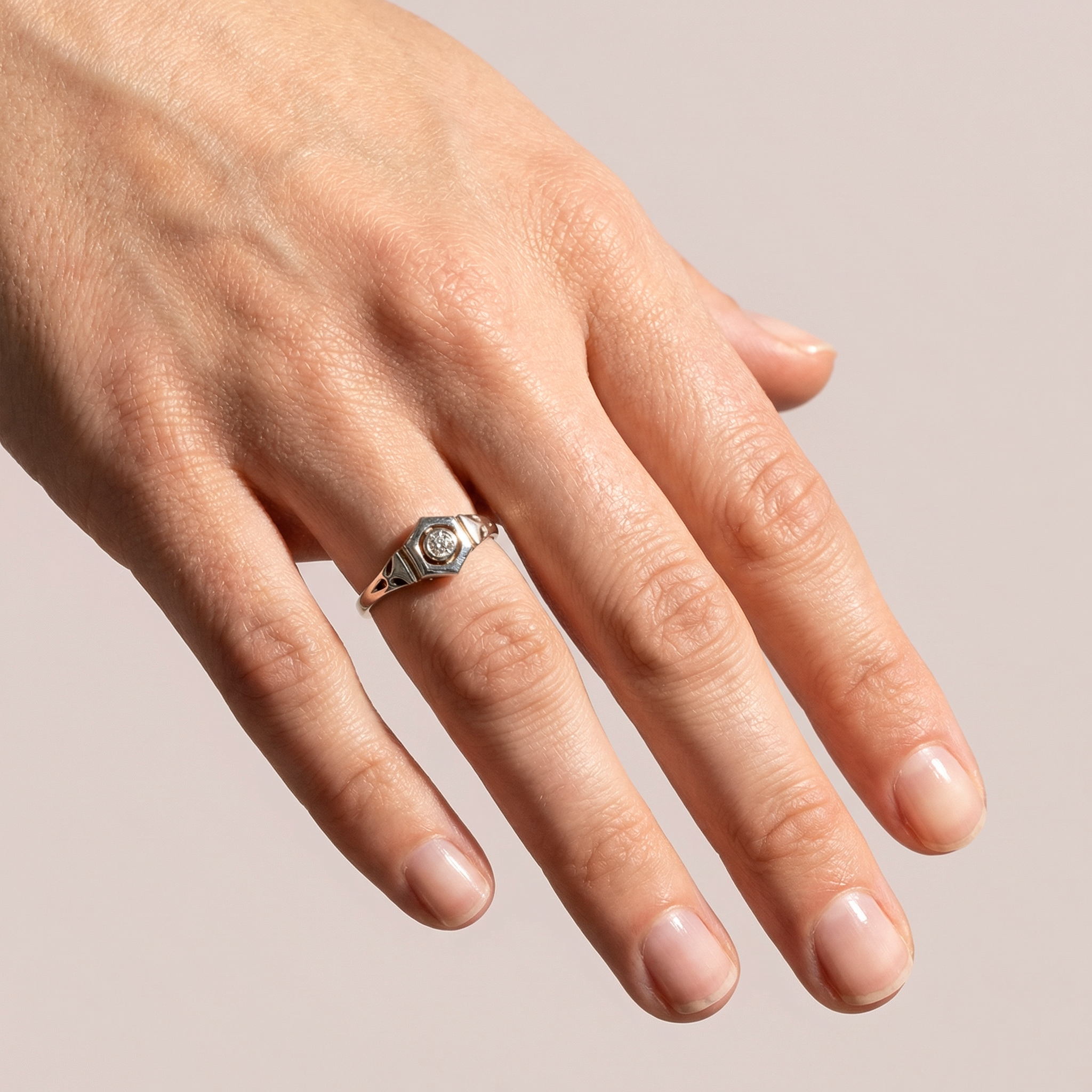 Pierścionek złoty Vintage z diamentem 0.08 ct, próba 585