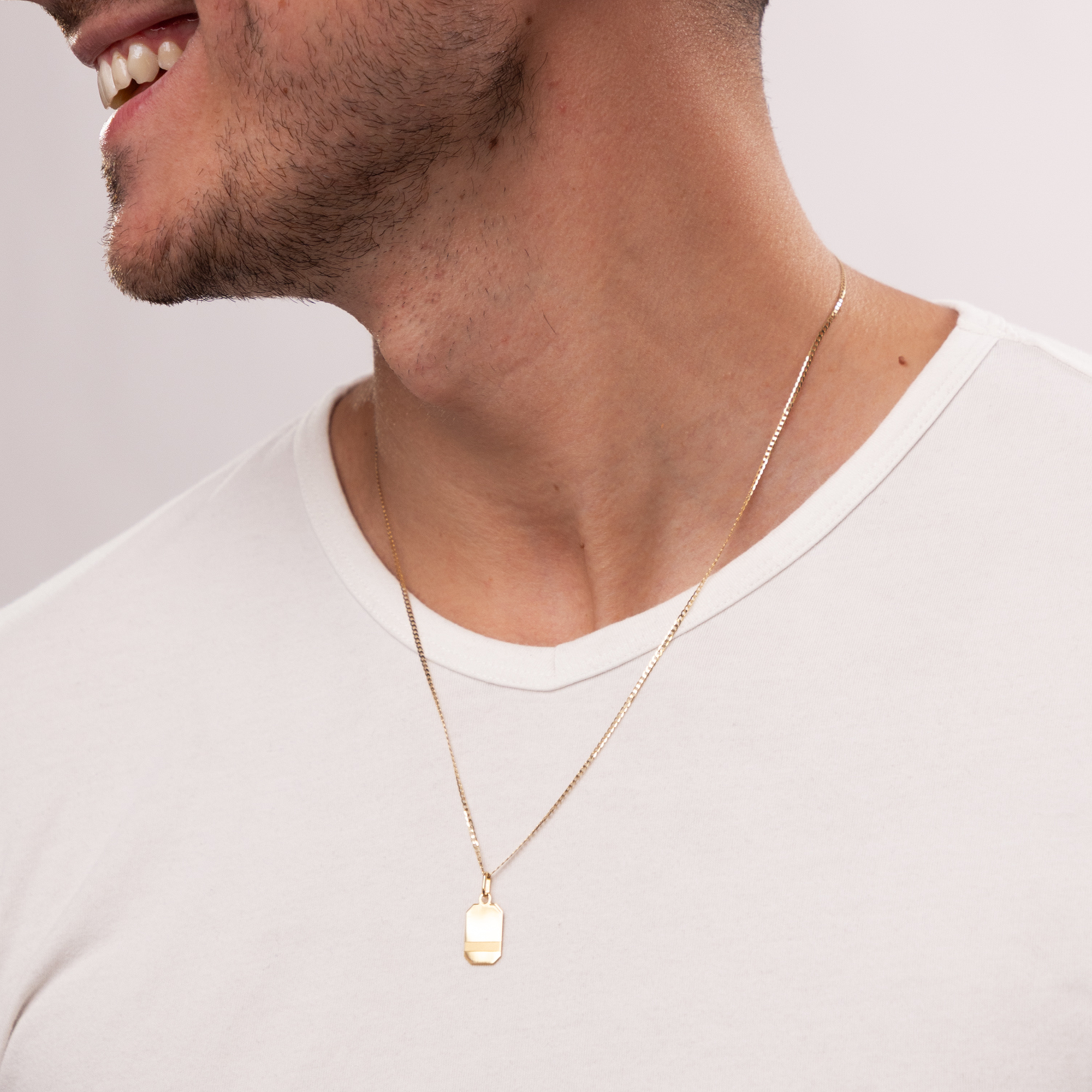 Złota zawieszka z satynowanym paskiem, próba 585