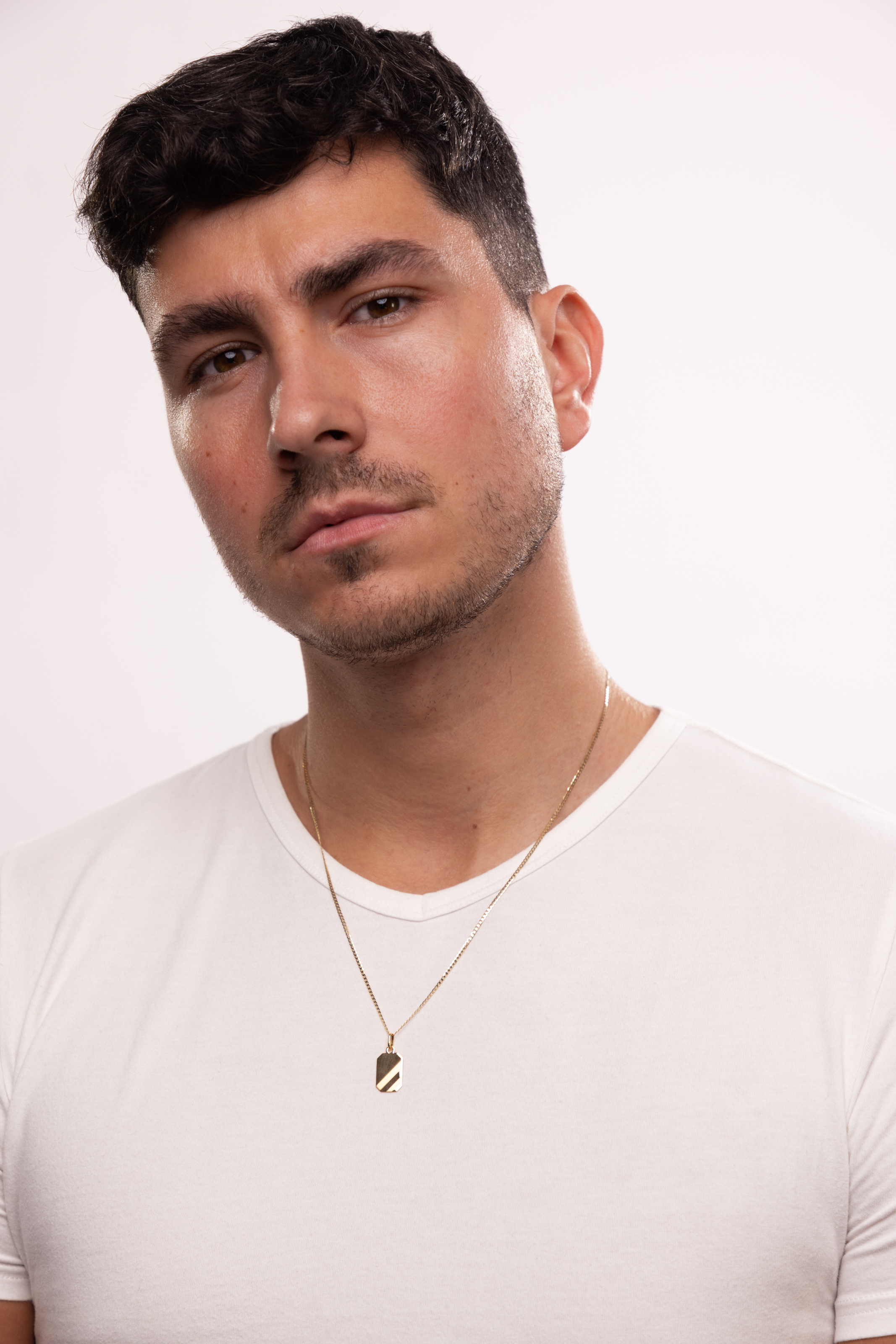 Złota zawieszka z satynowanymi paskami, próba 585