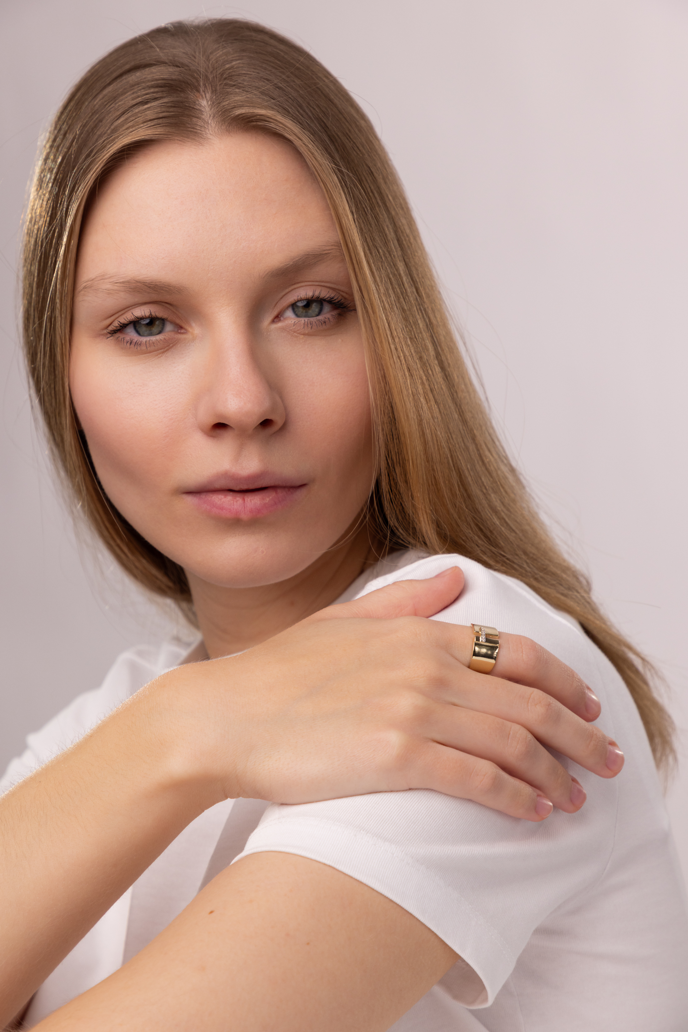 Pierścionek złoty szeroki z cyrkoniami, rozmiar 17, próba 585