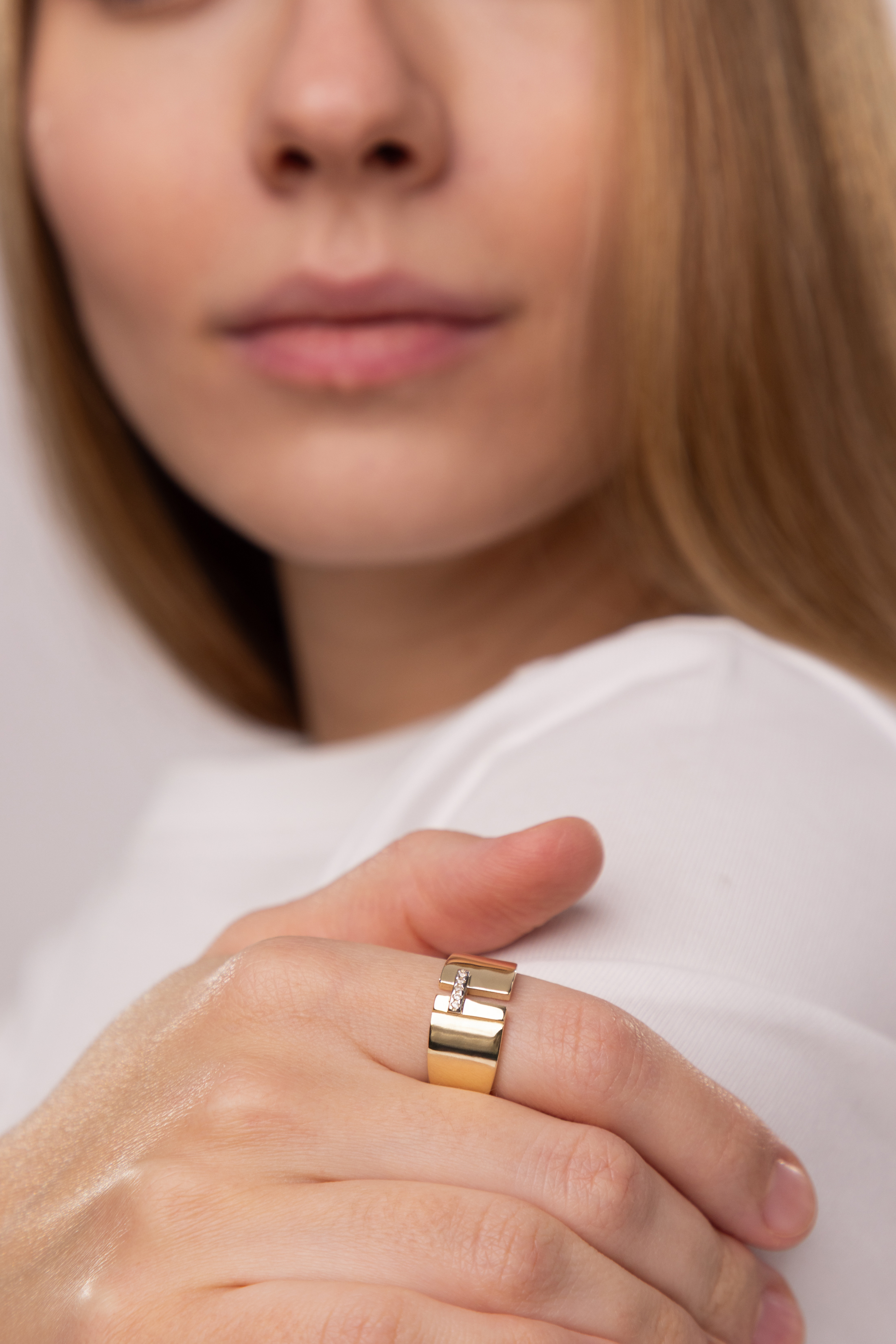 Pierścionek złoty szeroki z cyrkoniami, rozmiar 17, próba 585