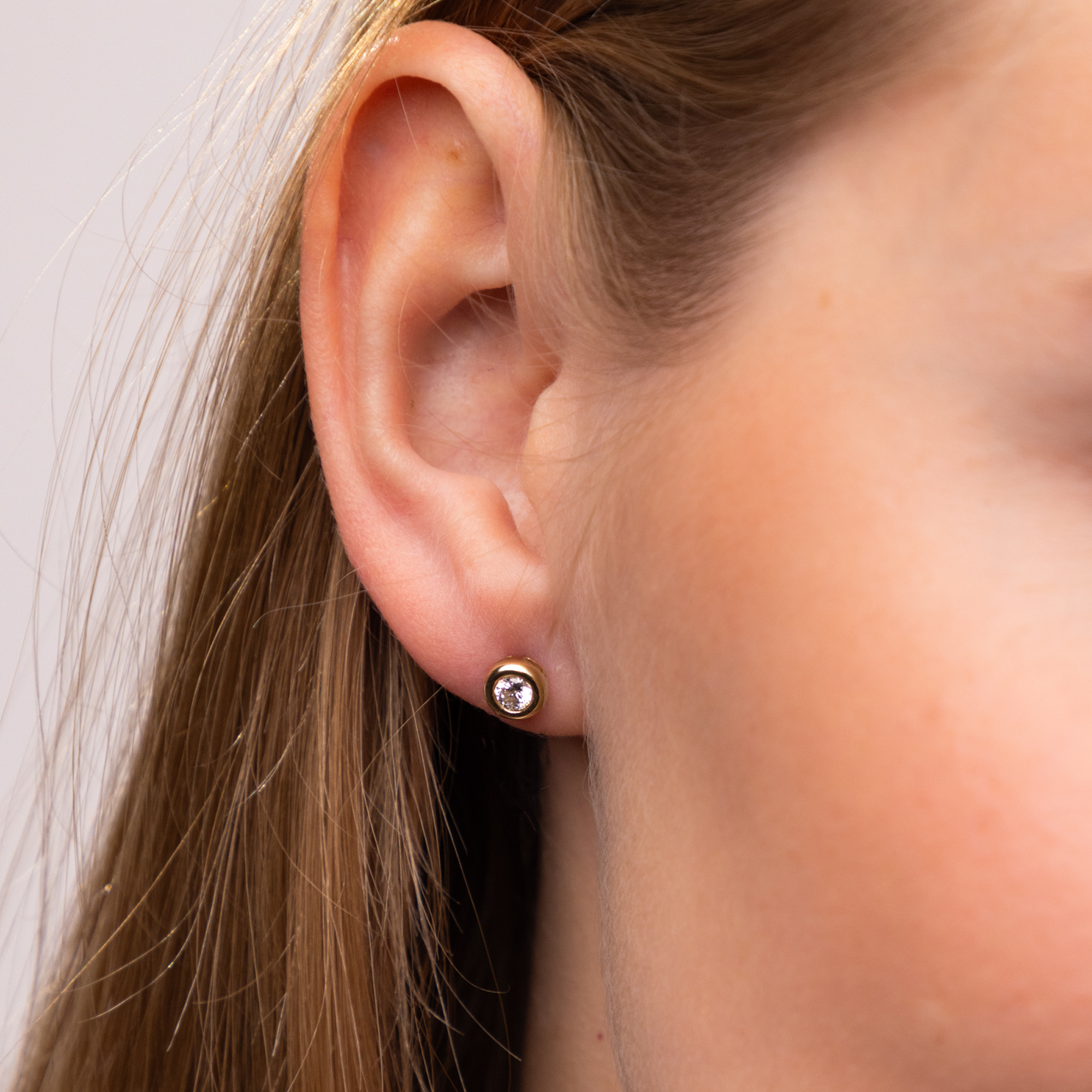 Sztyfty złote z cyrkoniami, średnica 5 mm, próba 585