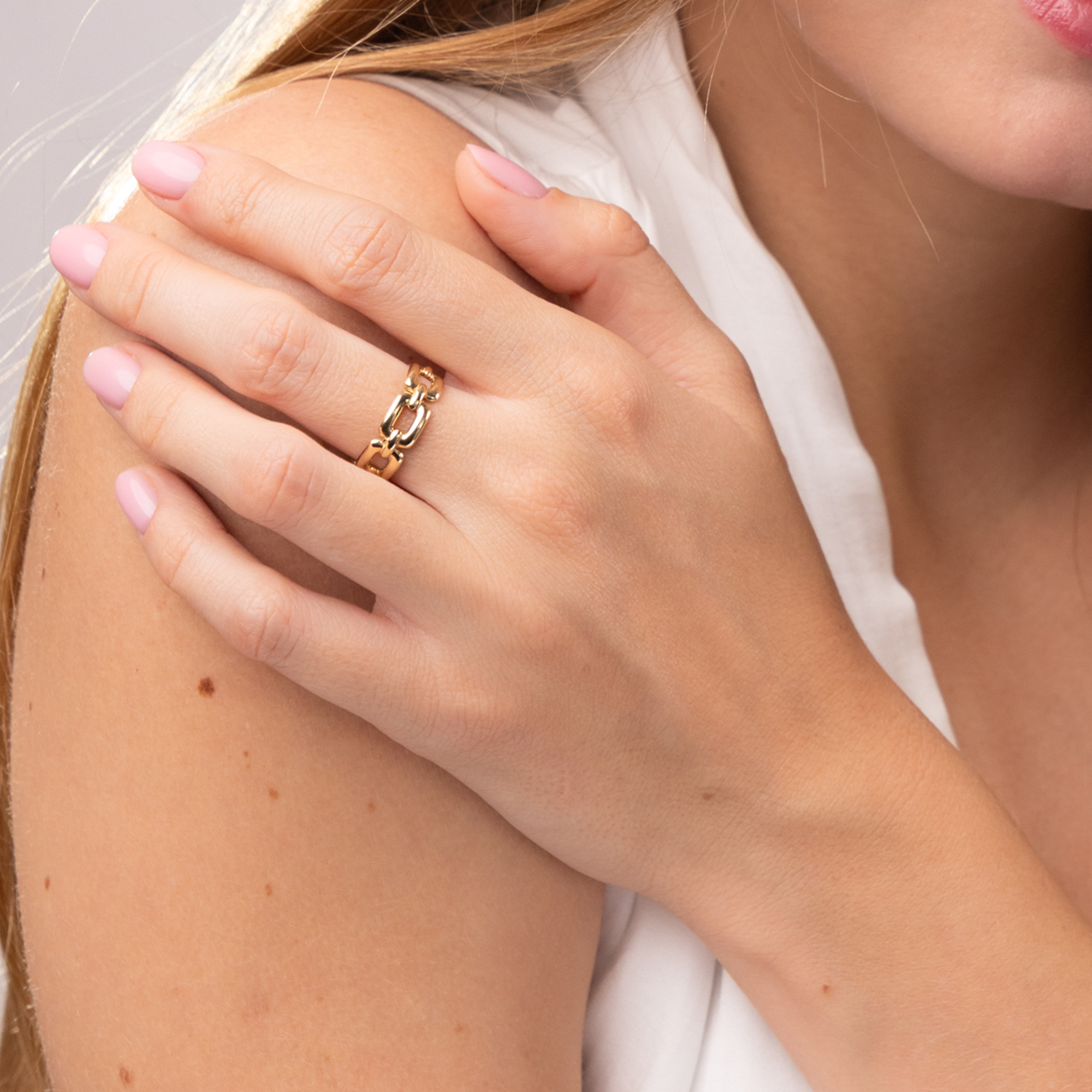 Pierścionek złoty obrączkowy w kształcie ogniw, próba 585